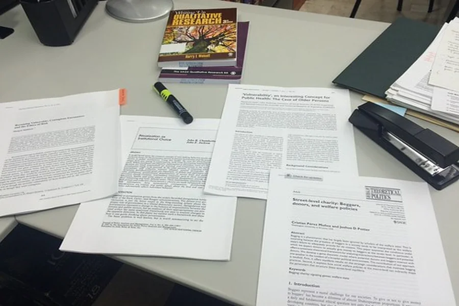 How to Write a Literature Review for a University Assignment (Not a Dissertation): Word Budget, Structure and a Synthesis Method